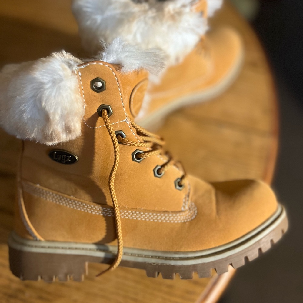 Lugz Warm Tan faux fur Boots size 6 (new)